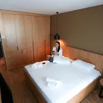 Alvin Comfort Hotel