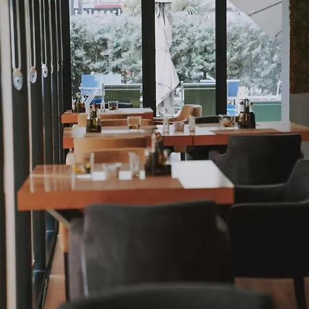 Alvin Comfort Hotel Kryemëdhej