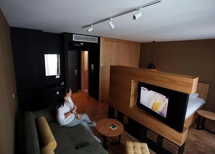 Alvin Comfort Hotel Kryemëdhej