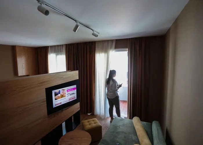 Hotel Alvin Comfort Kryemëdhej