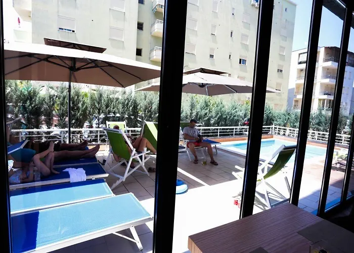 Hotel Alvin Comfort Kryemëdhej