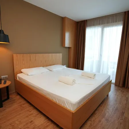 Alvin Comfort 4* Kryemedhej
