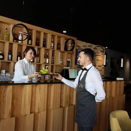 Alvin Comfort Hotel Kryemedhej