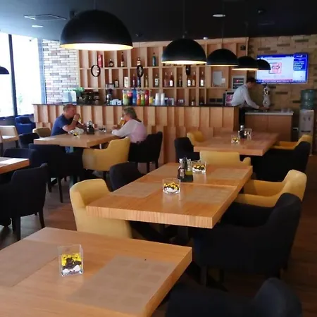 Hotel Alvin Comfort Kryemëdhej