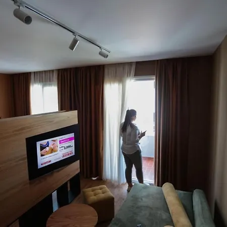 Hotel Alvin Comfort Kryemedhej