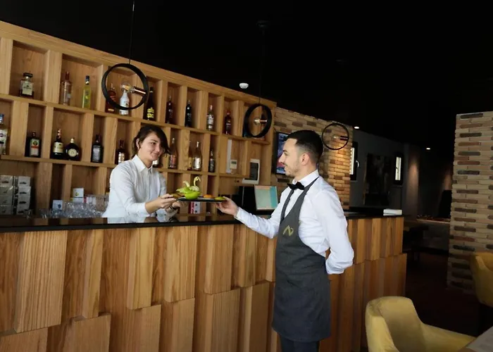 Alvin Comfort Ξενοδοχείο Kryemëdhej